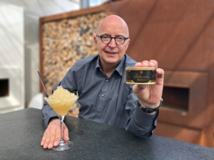 Ulrich Brunner mit Weinperlen 1